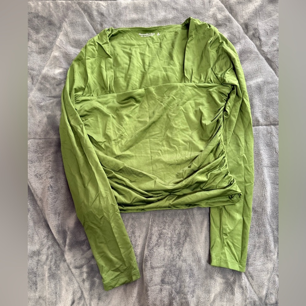 Green Long Sleeve Top